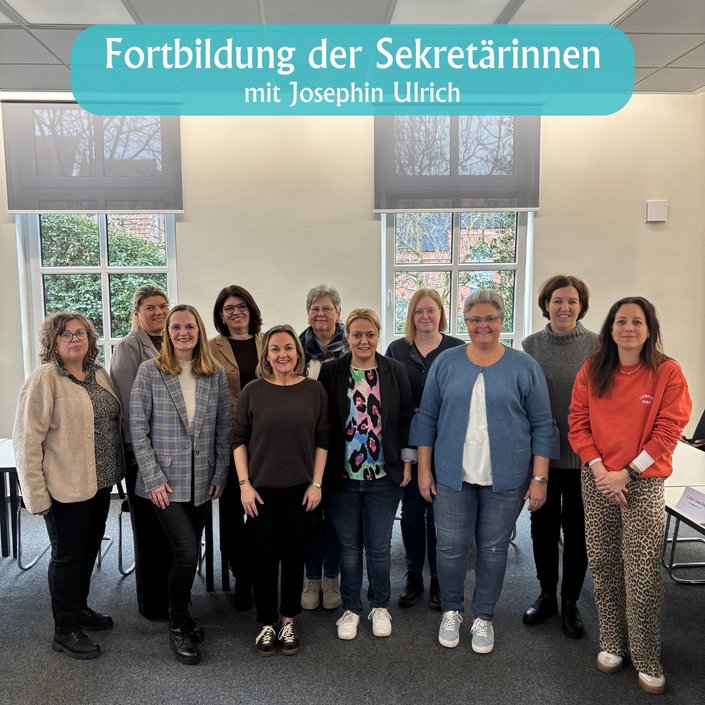 🗣️✨ 𝐅𝐨𝐫𝐭𝐛𝐢𝐥𝐝𝐮𝐧𝐠 𝐝𝐞𝐫 𝐒𝐞𝐤𝐫𝐞𝐭𝐚̈𝐫𝐢𝐧𝐧𝐞𝐧: 𝐒𝐨𝐮𝐯𝐞𝐫𝐚̈𝐧 𝐛𝐥𝐞𝐢𝐛𝐞𝐧 𝐢𝐧 𝐡𝐞𝐫𝐚𝐮𝐬𝐟𝐨𝐫𝐝𝐞𝐫𝐧𝐝𝐞𝐧 𝐆𝐞𝐬𝐩𝐫𝐚̈𝐜𝐡𝐞𝐧
Ein Tag mit richtig gutem Input,... 🗣️✨ 𝐅𝐨𝐫𝐭𝐛𝐢𝐥𝐝𝐮𝐧𝐠 𝐝𝐞𝐫 𝐒𝐞𝐤𝐫𝐞𝐭𝐚̈𝐫𝐢𝐧𝐧𝐞𝐧: 𝐒𝐨𝐮𝐯𝐞𝐫𝐚̈𝐧 𝐛𝐥𝐞𝐢𝐛𝐞𝐧 𝐢𝐧 𝐡𝐞𝐫𝐚𝐮𝐬𝐟𝐨𝐫𝐝𝐞𝐫𝐧𝐝𝐞𝐧 𝐆𝐞𝐬𝐩𝐫𝐚̈𝐜𝐡𝐞𝐧
Ein Tag mit richtig gutem Input,...