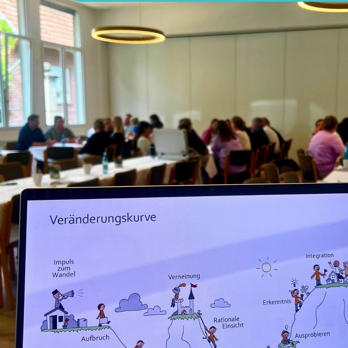 🗣️ Sprechwerken können wir!
TL + RL + PD = jede Menge Fachlichkeit, Erfahrung und Austausch auf Augenhöhe.
Beim Forum... 🗣️ Sprechwerken können wir!
TL + RL + PD = jede Menge Fachlichkeit, Erfahrung und Austausch auf Augenhöhe.
Beim Forum...