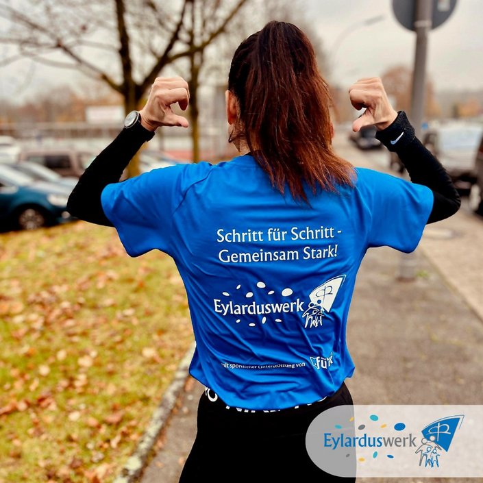 🏃♀️💛 𝐒𝐜𝐡𝐫𝐢𝐭𝐭 𝐟𝐮̈𝐫 𝐒𝐜𝐡𝐫𝐢𝐭𝐭 – 𝐠𝐞𝐦𝐞𝐢𝐧𝐬𝐚𝐦 𝐬𝐭𝐚𝐫𝐤! 💛🏃♂️
Unsere Kollegin macht’s vor: Im neuen Laufdress unserer Einrichtung... 🏃♀️💛 𝐒𝐜𝐡𝐫𝐢𝐭𝐭 𝐟𝐮̈𝐫 𝐒𝐜𝐡𝐫𝐢𝐭𝐭 – 𝐠𝐞𝐦𝐞𝐢𝐧𝐬𝐚𝐦 𝐬𝐭𝐚𝐫𝐤! 💛🏃♂️
Unsere Kollegin macht’s vor: Im neuen Laufdress unserer Einrichtung...